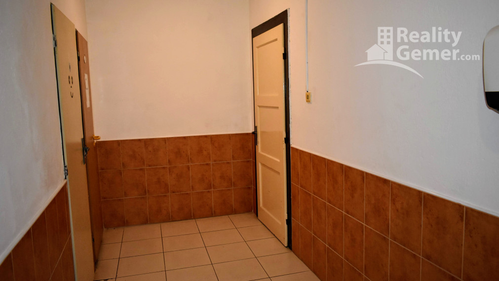 Polyfunkčný objekt v Hrnčiarskych Zalužanoch