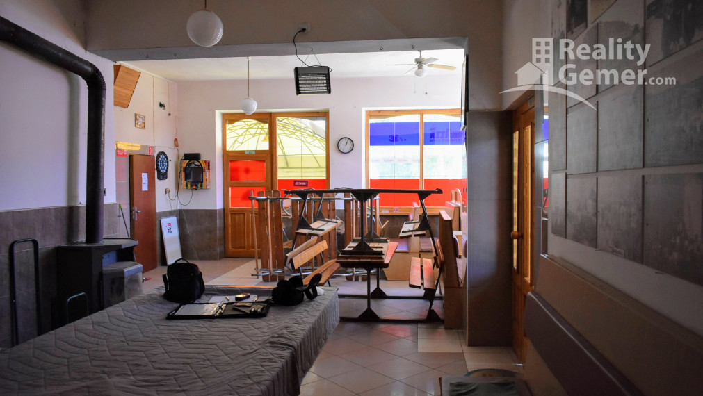 Polyfunkčný objekt v Hrnčiarskych Zalužanoch