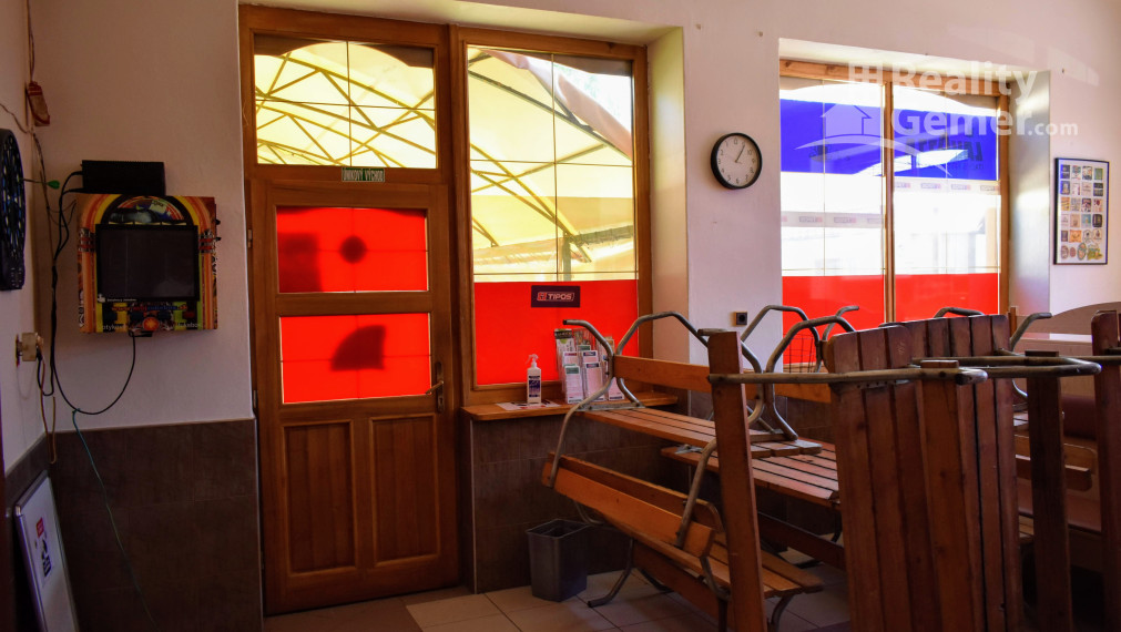 Polyfunkčný objekt v Hrnčiarskych Zalužanoch