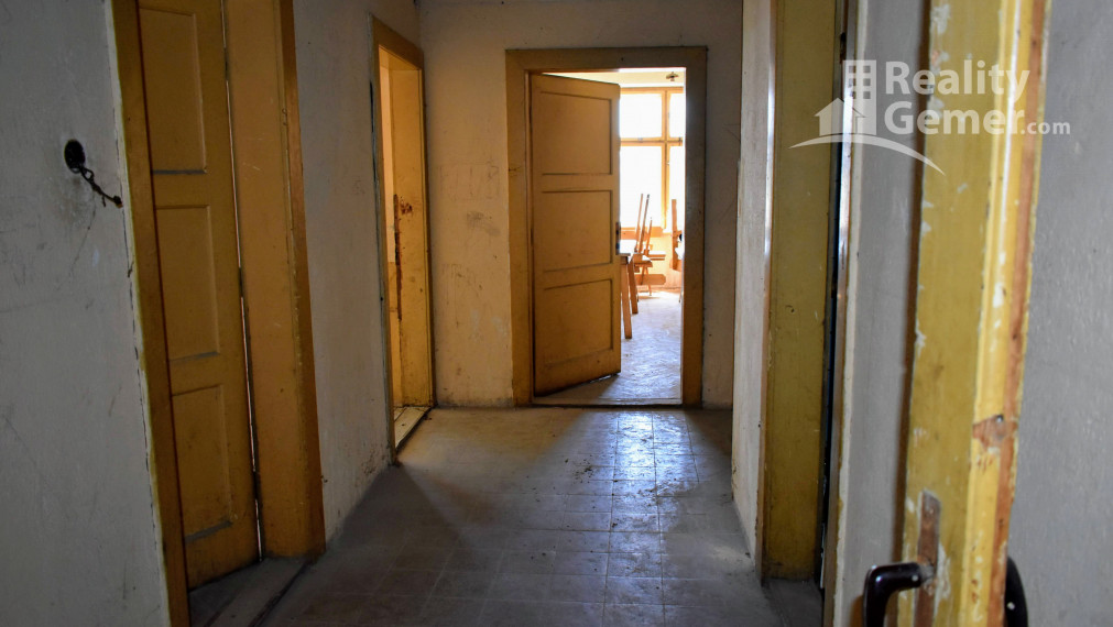 Polyfunkčný objekt v Hrnčiarskych Zalužanoch