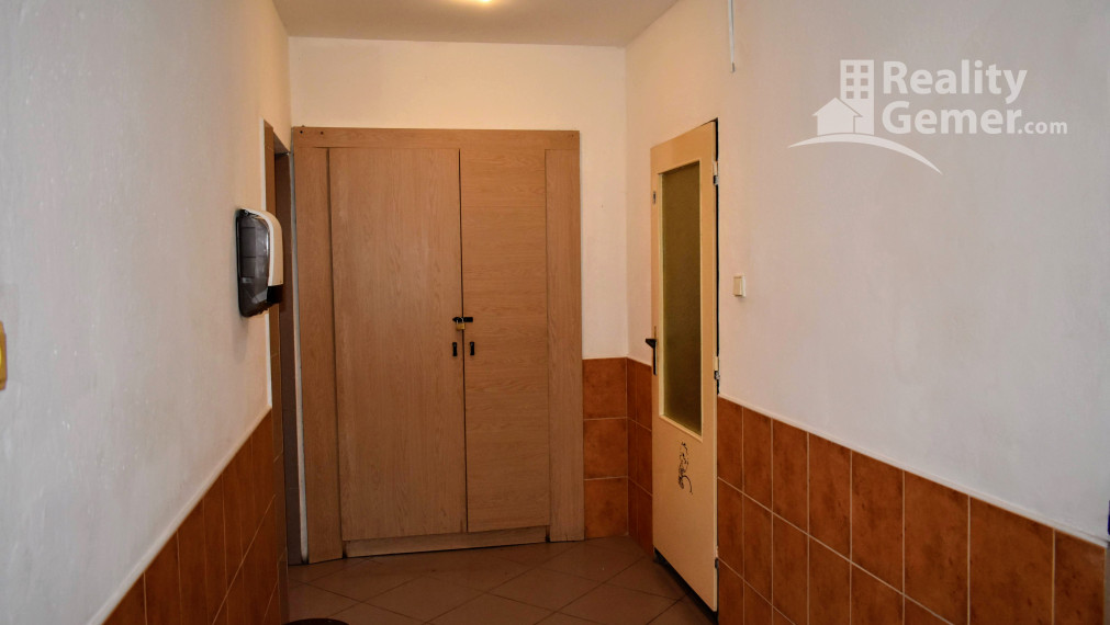 Polyfunkčný objekt v Hrnčiarskych Zalužanoch