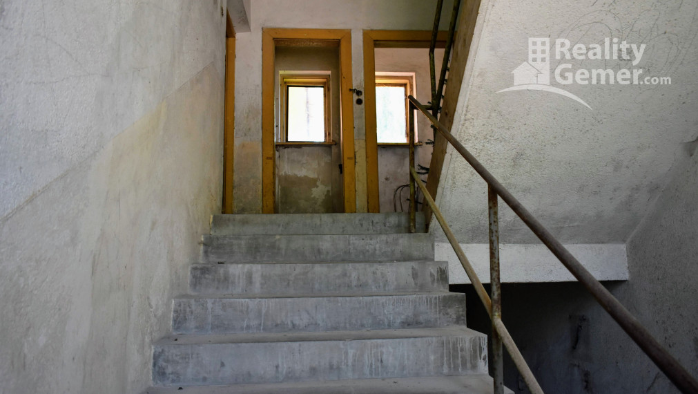 Polyfunkčný objekt v Hrnčiarskych Zalužanoch