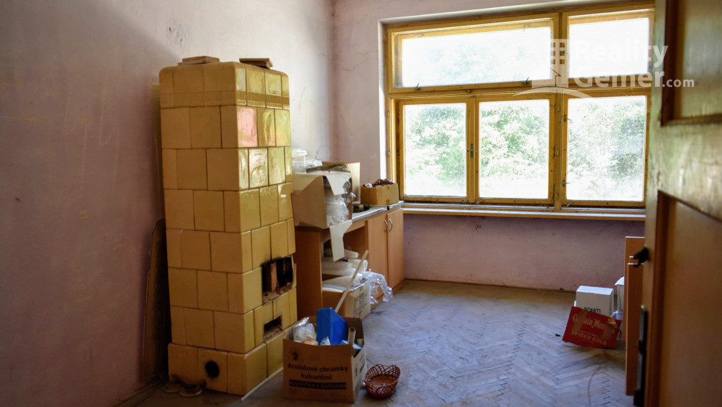 Polyfunkčný objekt v Hrnčiarskych Zalužanoch