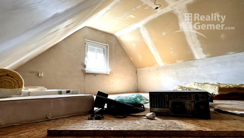 ZNÍŽENÁ CENA o 10000eur  !!! Predaj slnečného 4izb. rodinného domu v obci Nižná Pokoradz.