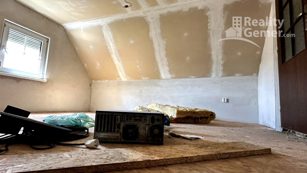 ZNÍŽENÁ CENA o 10000eur  !!! Predaj slnečného 4izb. rodinného domu v obci Nižná Pokoradz.