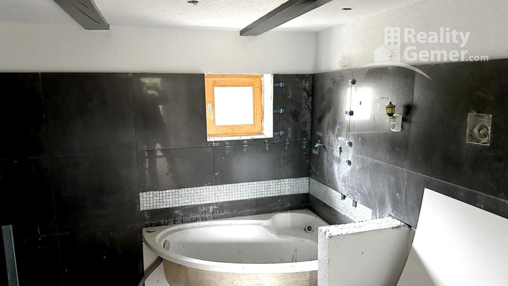 Výrazná zľava !!!! Predaj Dvoch Rodinných domov v obci Padarovce.