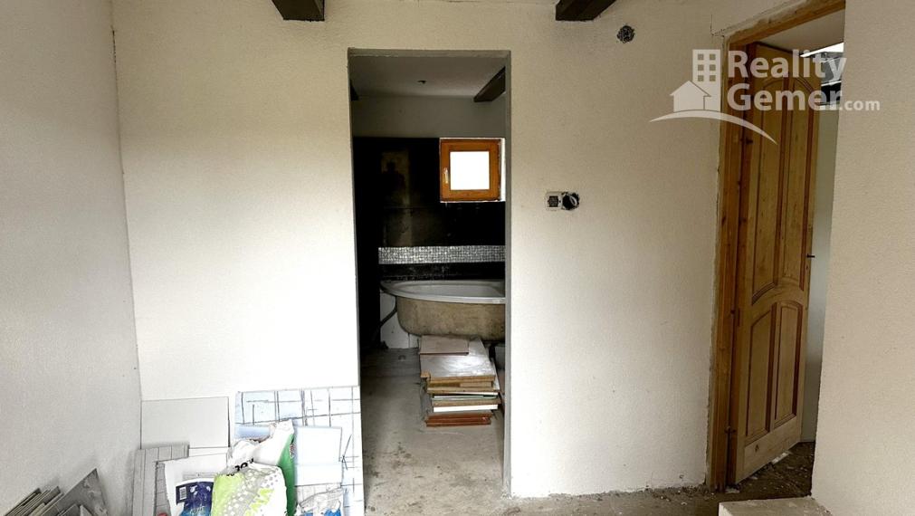 Výrazná zľava !!!! Predaj Dvoch Rodinných domov v obci Padarovce.