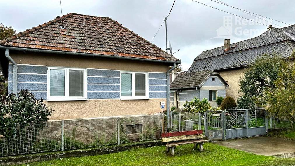 REZERVOVANÉ !!!!  Predaj rodinného domu v obci Zacharovce okr. Rim. Sobota . pozemok 2111m2 !!!