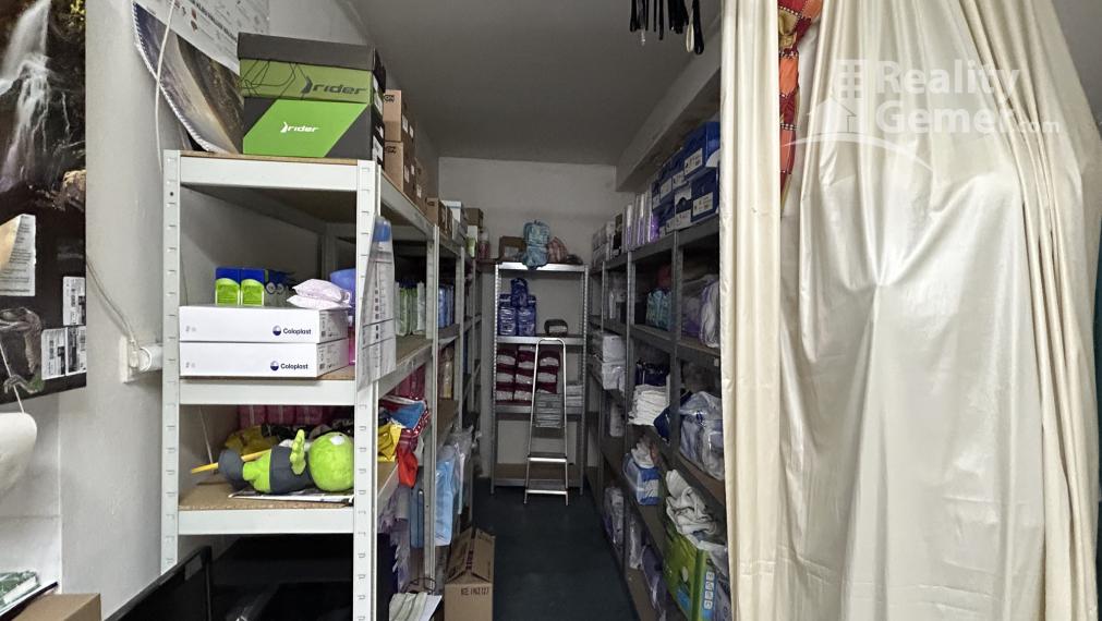 LUKRATÍVNA  POLOHA -  OBCHODNĚ PRIESTORY V LUČENCI