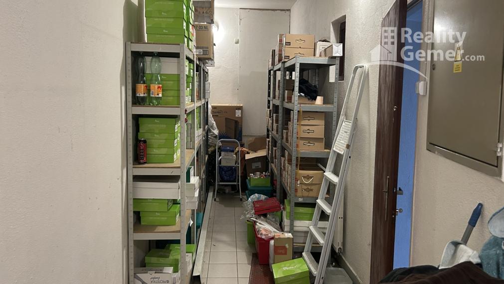 LUKRATÍVNA  POLOHA -  OBCHODNĚ PRIESTORY V LUČENCI