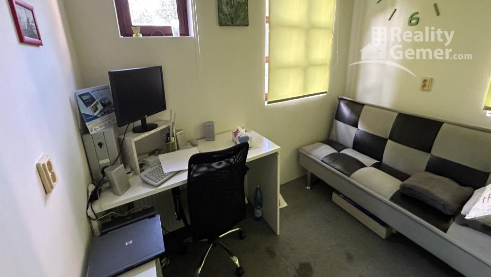 LUKRATÍVNA  POLOHA -  OBCHODNĚ PRIESTORY V LUČENCI