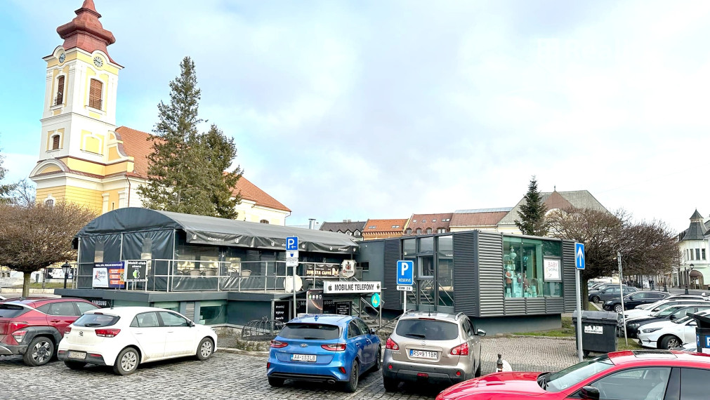 Prenájom obchodného/ kancelárského  priestoru 50m2 v úplnom cenre mesta Rim. Sobota