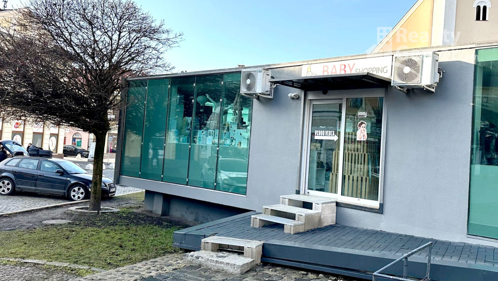 Prenájom obchodného/ kancelárského  priestoru 50m2 v úplnom cenre mesta Rim. Sobota
