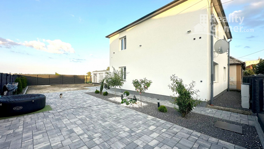 Predaj luxusného rodinného domu v obci Jesenské okr. Rim.Sobota