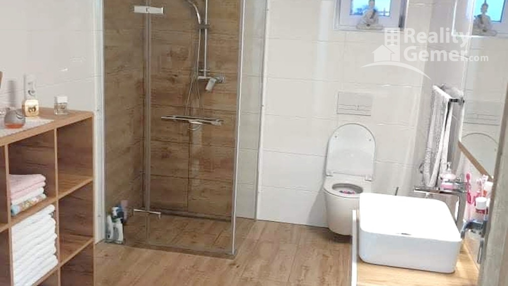 Predaj luxusného rodinného domu v obci Jesenské okr. Rim.Sobota