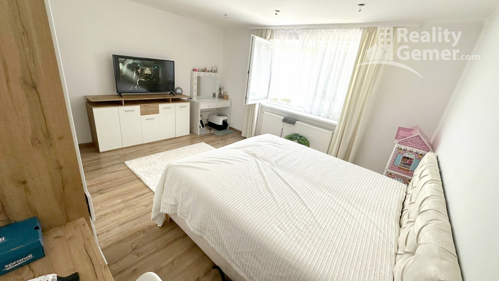 Predaj luxusného rodinného domu v obci Jesenské okr. Rim.Sobota