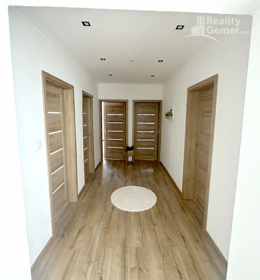 Predaj luxusného rodinného domu v obci Jesenské okr. Rim.Sobota