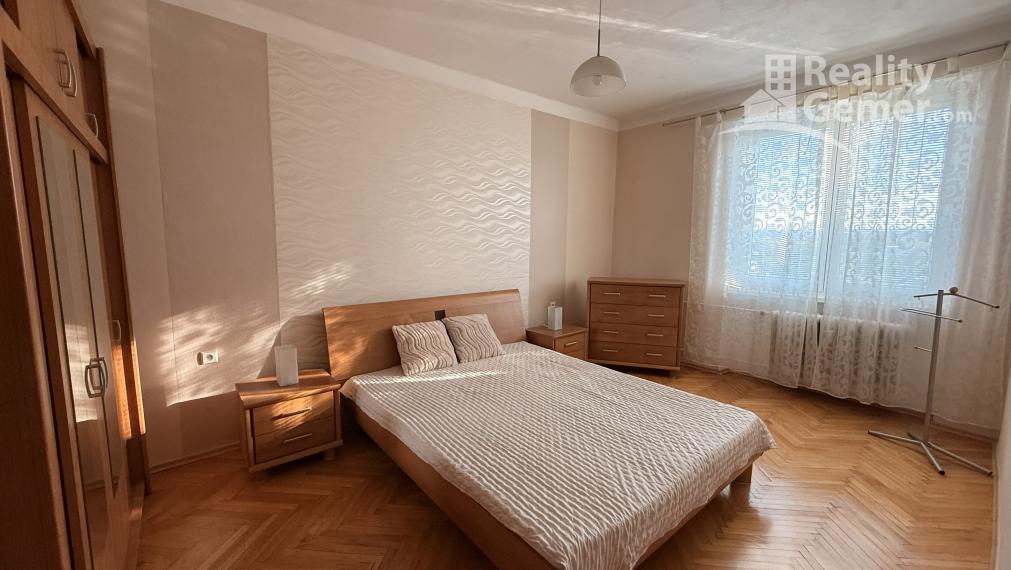 2 - izbový byt Školská ulica