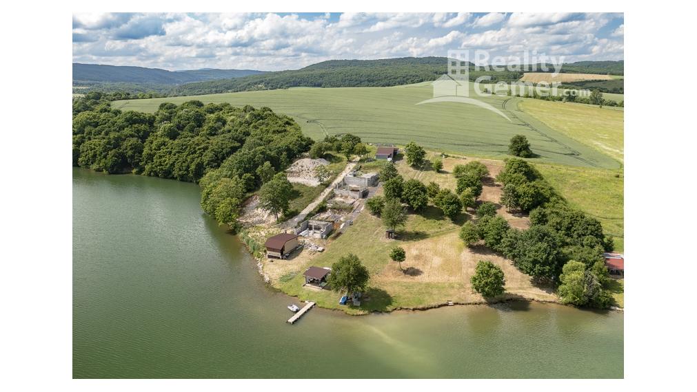 Pozemok pri vodnej nádrži Teplý Vrch