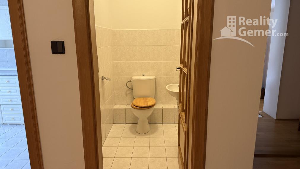 KOMFORTNÝ DOM K OKAMŽITÉMU NASŤAHOVANIU PRIAMO V CENTRE MESTA