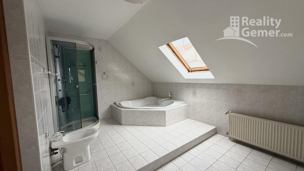 KOMFORTNÝ DOM K OKAMŽITÉMU NASŤAHOVANIU PRIAMO V CENTRE MESTA