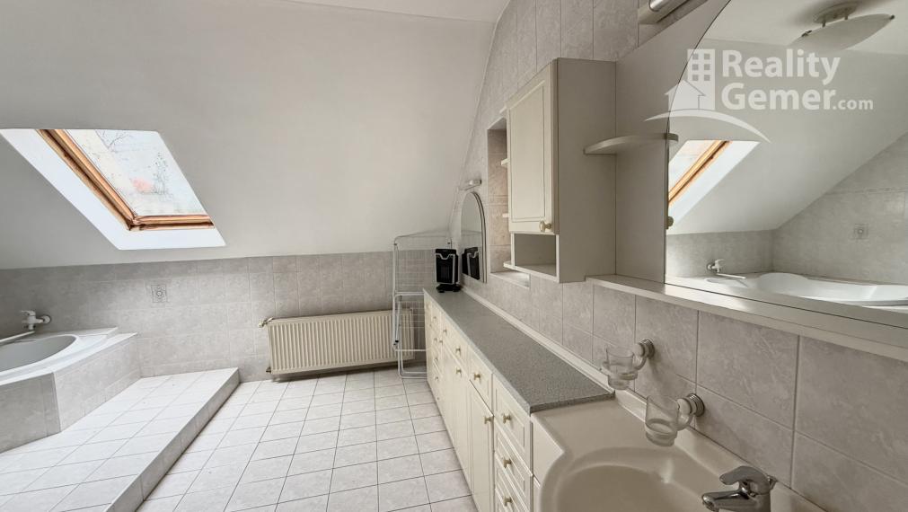 KOMFORTNÝ DOM K OKAMŽITÉMU NASŤAHOVANIU PRIAMO V CENTRE MESTA