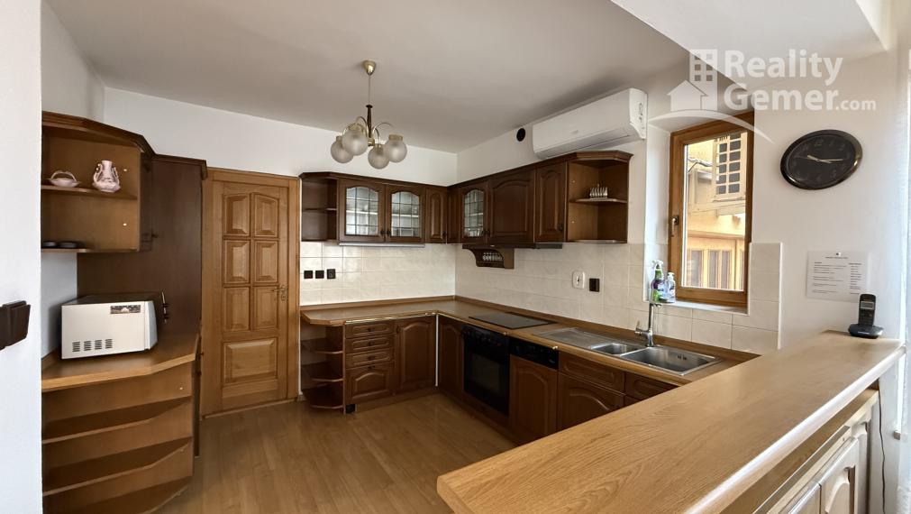 KOMFORTNÝ DOM K OKAMŽITÉMU NASŤAHOVANIU PRIAMO V CENTRE MESTA