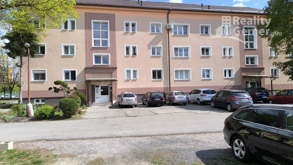 REZERVOVANÉ - Štýlové bývanie s dušou: Kompletne zrekonštruovaný 3-izbový byt v poctivej tehle ul. Družstevná