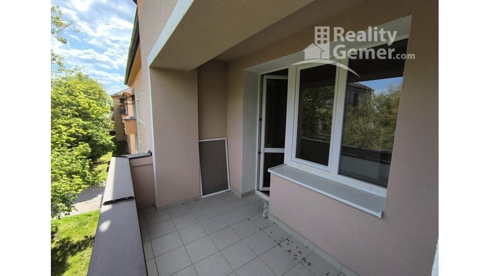 Štýlové bývanie s dušou: Kompletne zrekonštruovaný 3-izbový byt v poctivej tehle ul. Družstevná