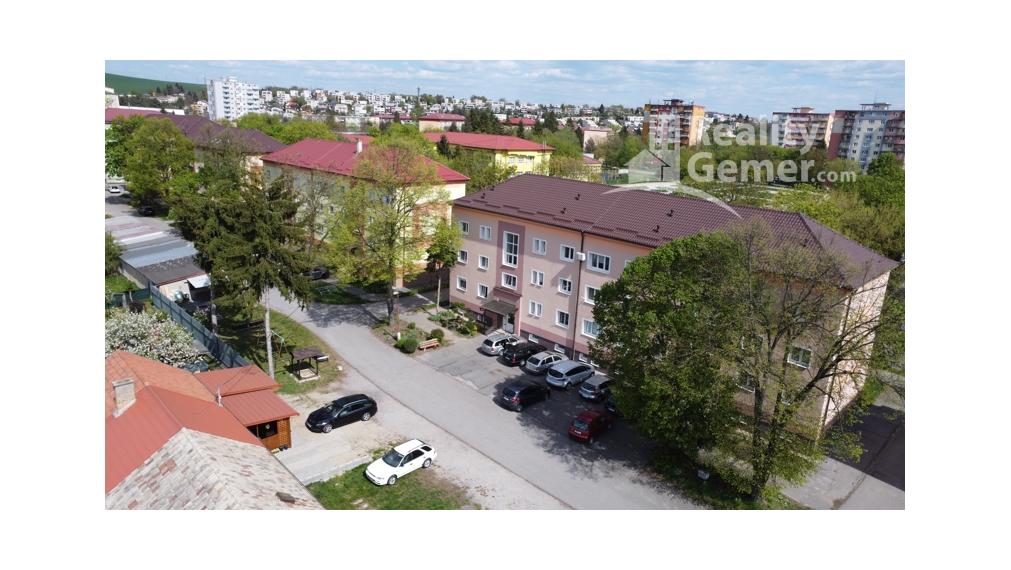 Štýlové bývanie s dušou: Kompletne zrekonštruovaný 3-izbový byt v poctivej tehle ul. Družstevná