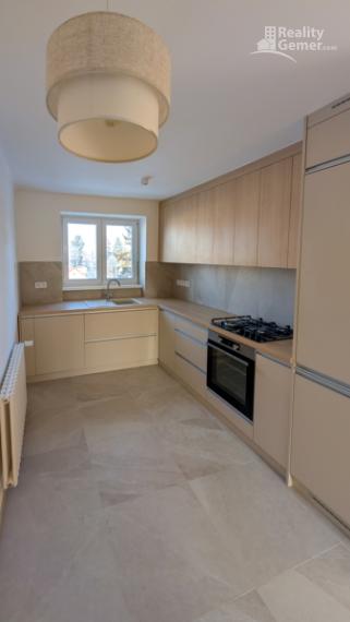 Štýlové bývanie s dušou: Kompletne zrekonštruovaný 3-izbový byt v poctivej tehle ul. Družstevná