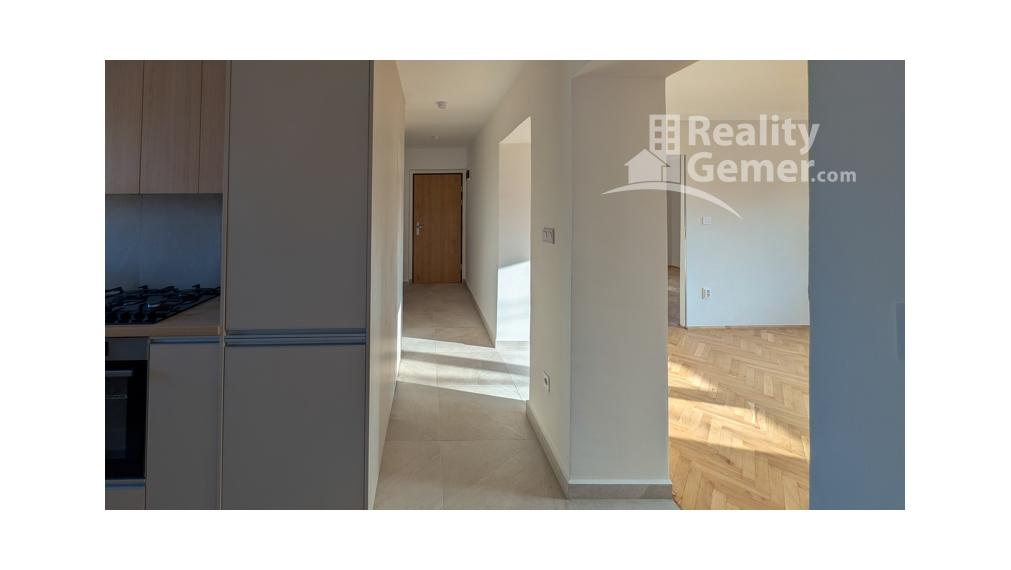 Štýlové bývanie s dušou: Kompletne zrekonštruovaný 3-izbový byt v poctivej tehle ul. Družstevná