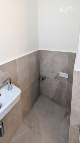 Štýlové bývanie s dušou: Kompletne zrekonštruovaný 3-izbový byt v poctivej tehle ul. Družstevná