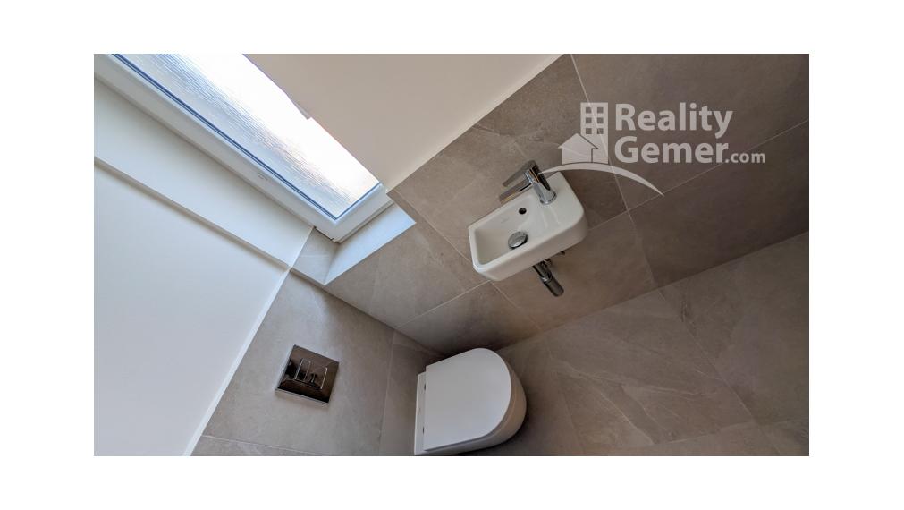 Štýlové bývanie s dušou: Kompletne zrekonštruovaný 3-izbový byt v poctivej tehle ul. Družstevná