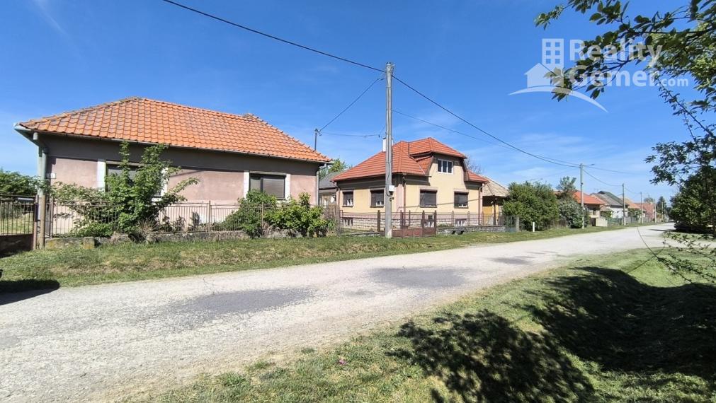 Tradičný rodinný dom s veľkým pozemkom