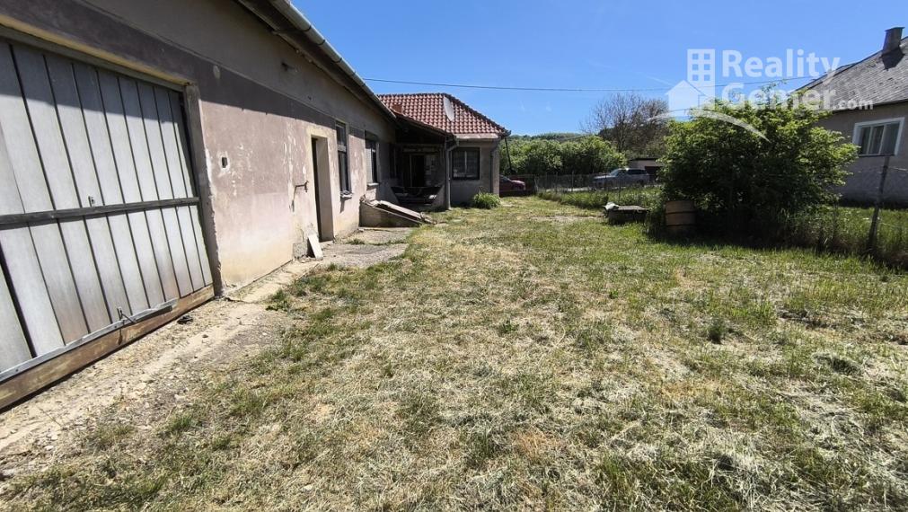 Tradičný rodinný dom s veľkým pozemkom