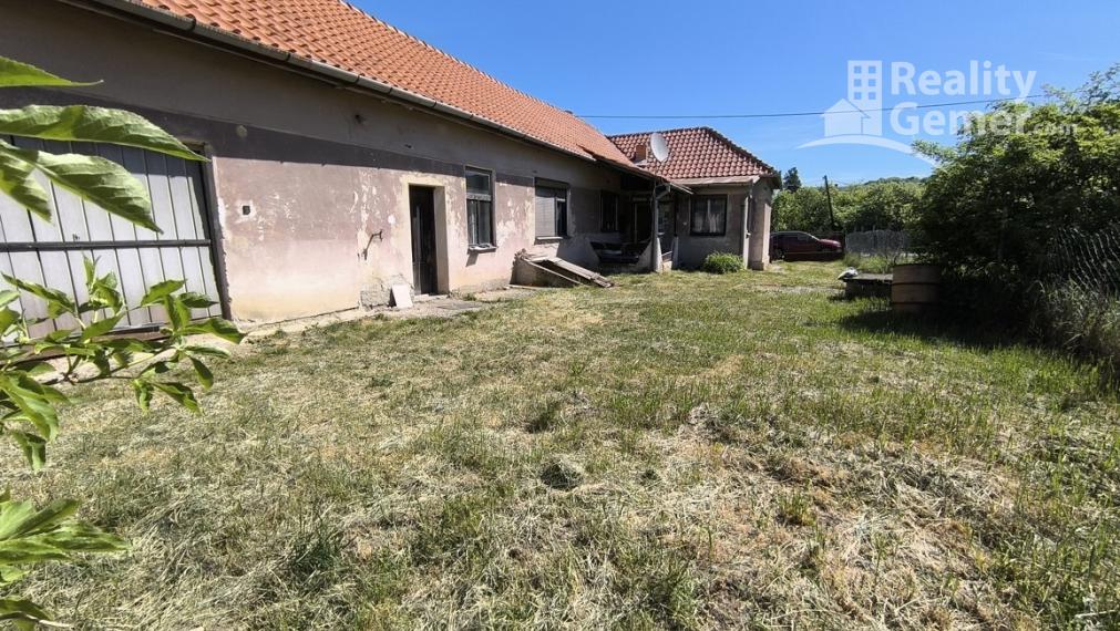 Tradičný rodinný dom s veľkým pozemkom