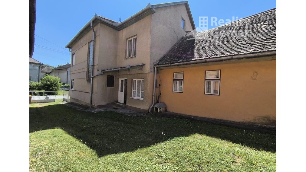 Rodinný dom – Vyšná Pokoradz s veľkým pozemkom a hospodárskymi budovami