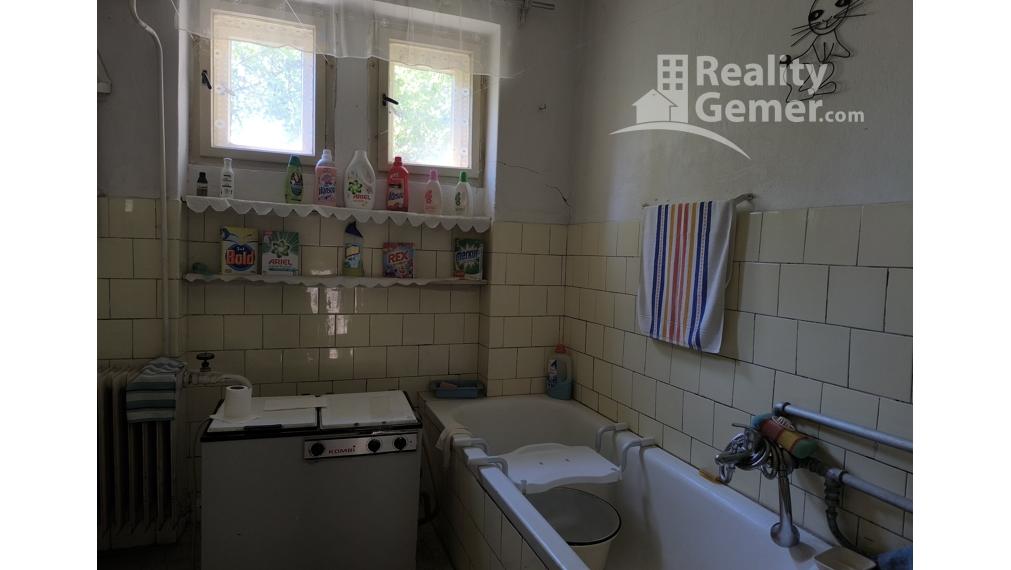 Rodinný dom – Vyšná Pokoradz s veľkým pozemkom a hospodárskymi budovami