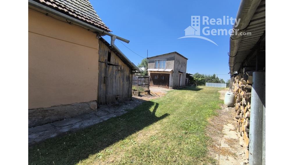 Rodinný dom – Vyšná Pokoradz s veľkým pozemkom a hospodárskymi budovami