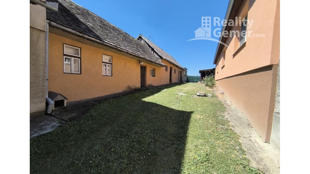 Rodinný dom – Vyšná Pokoradz s veľkým pozemkom a hospodárskymi budovami