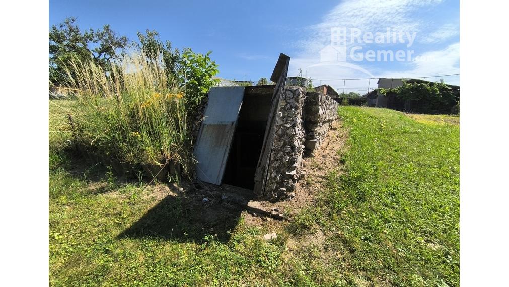 Rodinný dom – Vyšná Pokoradz s veľkým pozemkom a hospodárskymi budovami