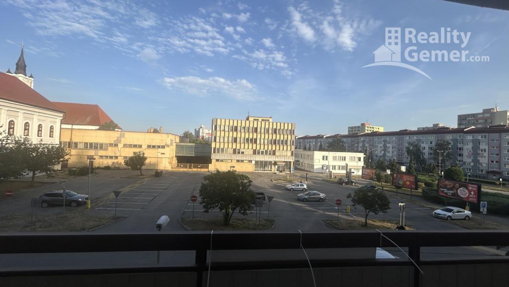 Veľký 2 izbový byt priamo v centre