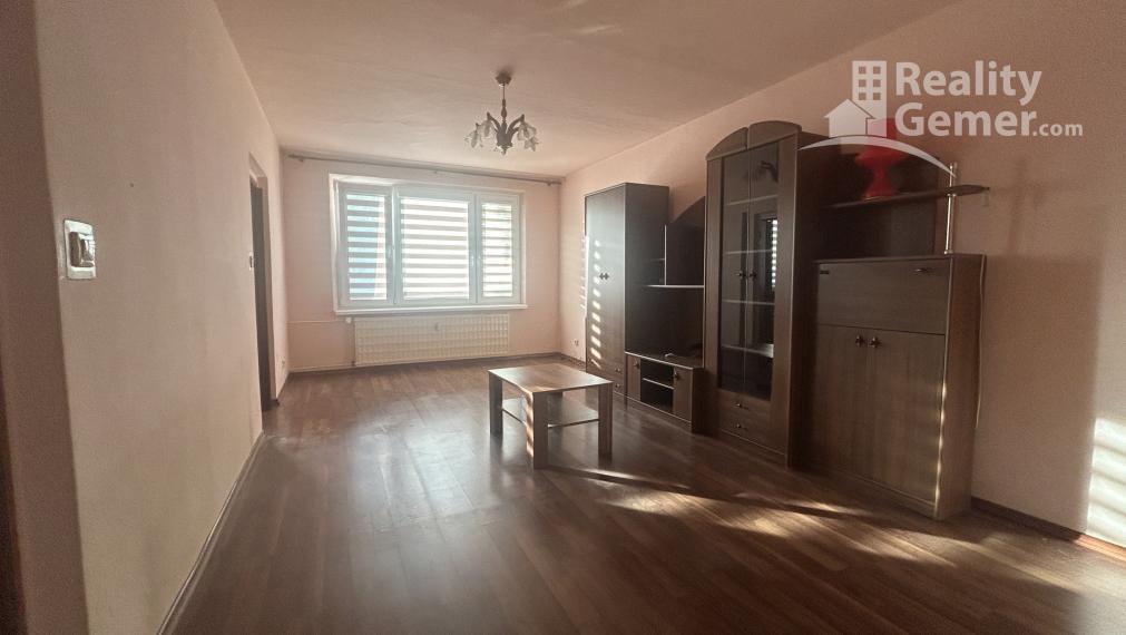 Veľký 2 izbový byt priamo v centre