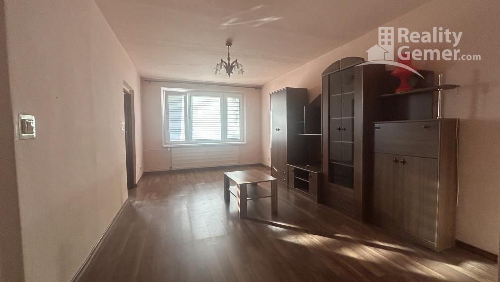 Veľký 2 izbový byt priamo v centre