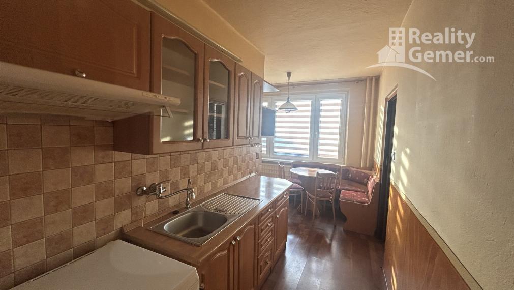 Veľký 2 izbový byt priamo v centre