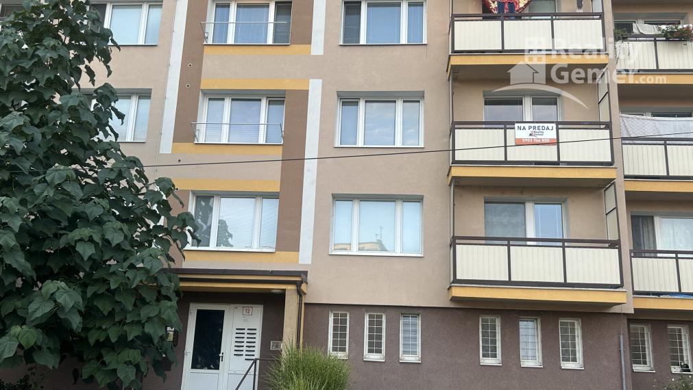 Veľký 2 izbový byt priamo v centre