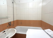 2 - izbový byt Školská s loggiou - vrátane zariadenia - fotografia 9