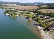 Rekreačný dom priamo na brehu vodnej nádrže Teplý Vrch s vlastným mólom a bazénom - fotografia 2