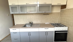 2 - izbový byt Školská s loggiou - vrátane zariadenia - fotografia 1